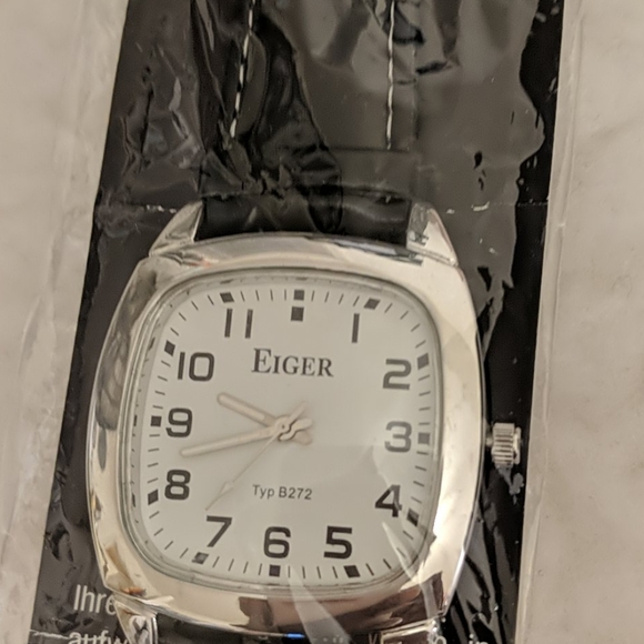 Watch - Picture 2 of 3